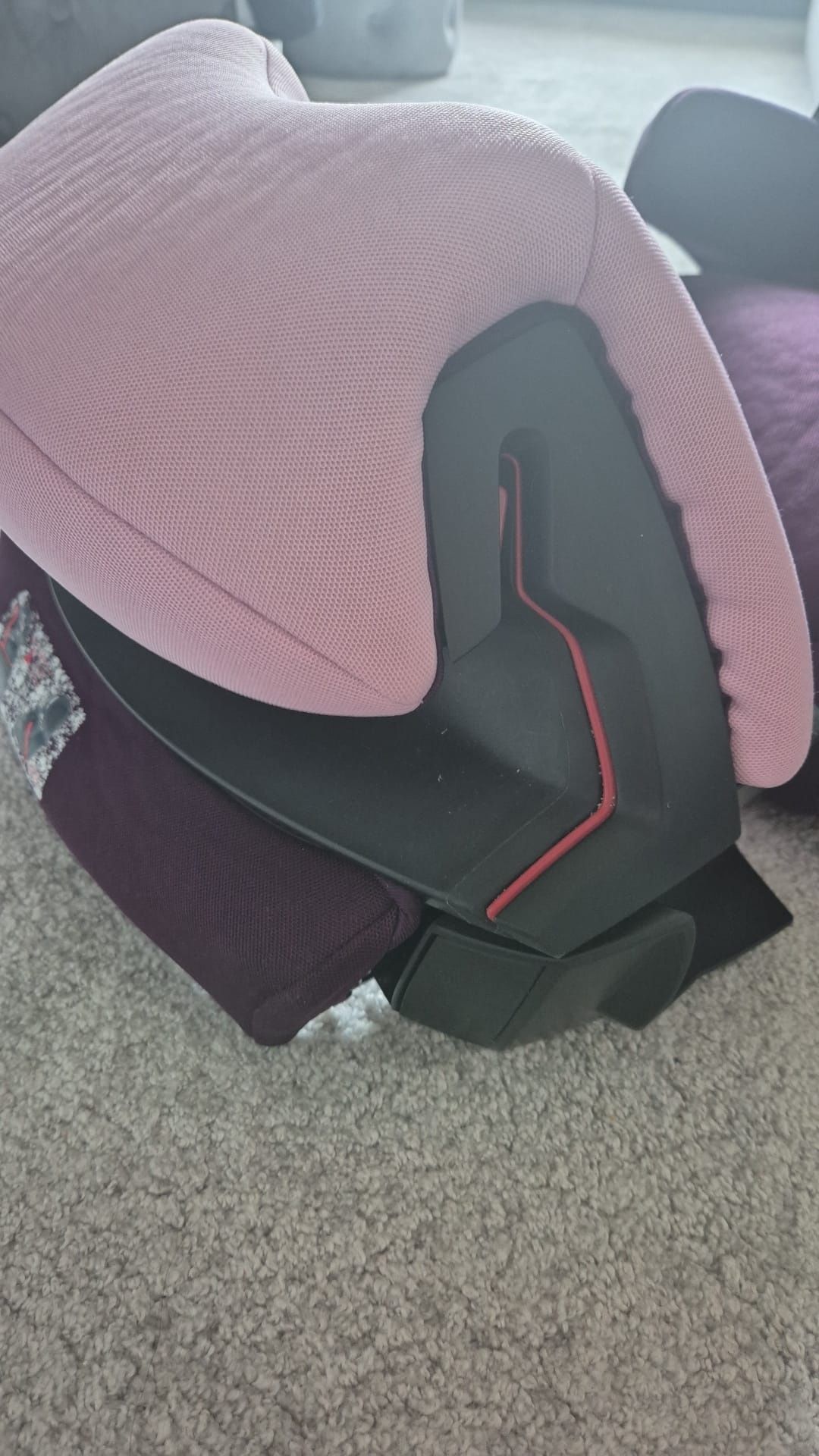 Fotelik cybex silver 9-36kg, model różowy z fioletem z roku 2023.
