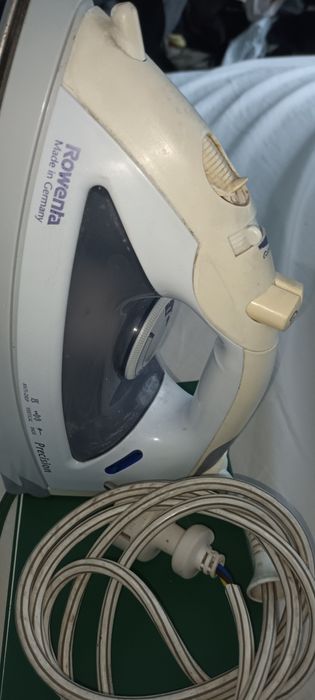 Утюг в рабочем состоянии  Фирма Roventa Германия  цена 350гр