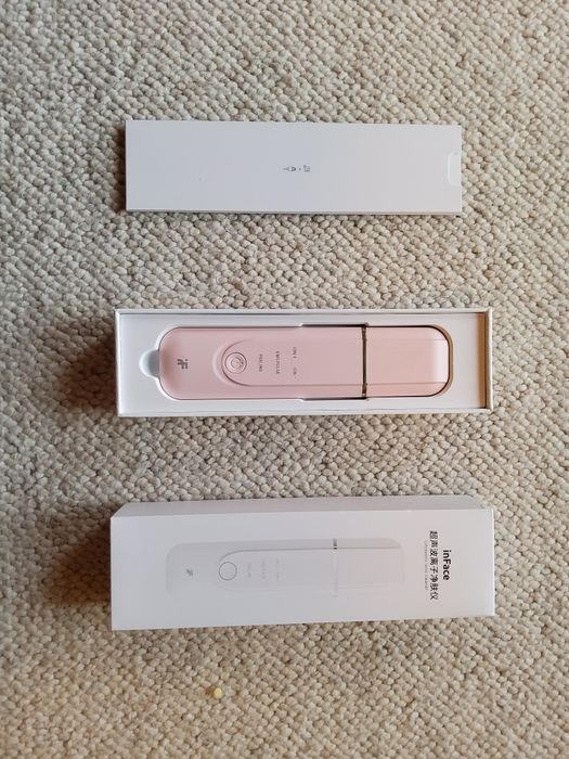 Peeling kawitacyjny odkurzacz usuwanie wągrów zaskórników skincare