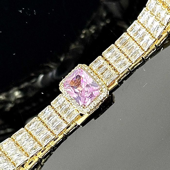 Bransoletka z Cyrkoniami i różowym Topazem, pochodzi z Londynu