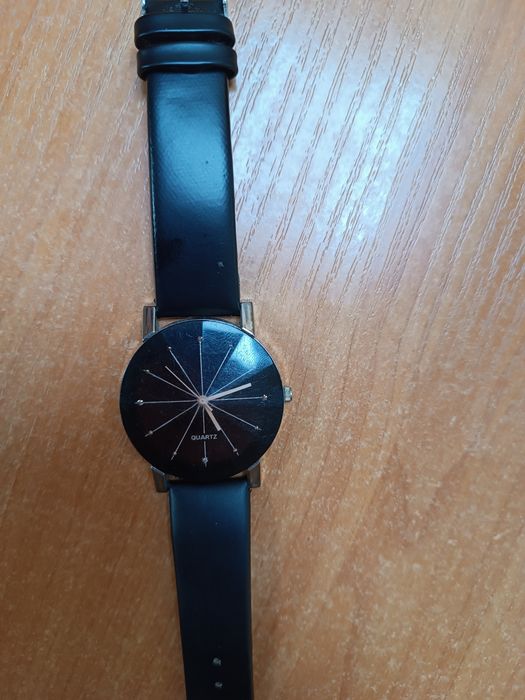 Годинник кварцовий чорний жіночий стильний