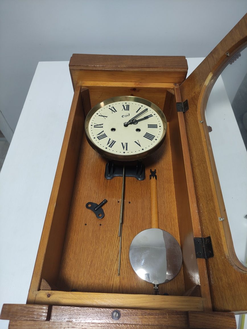 Настінний антикварний годинник