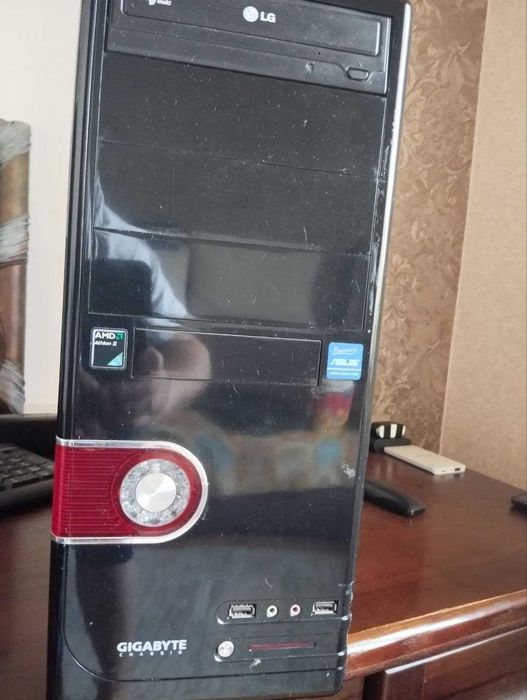 Настільний ПК AMD Athlon X4 / 6 ГБ / SSD 120 ГБ / Монітор Acer 22"