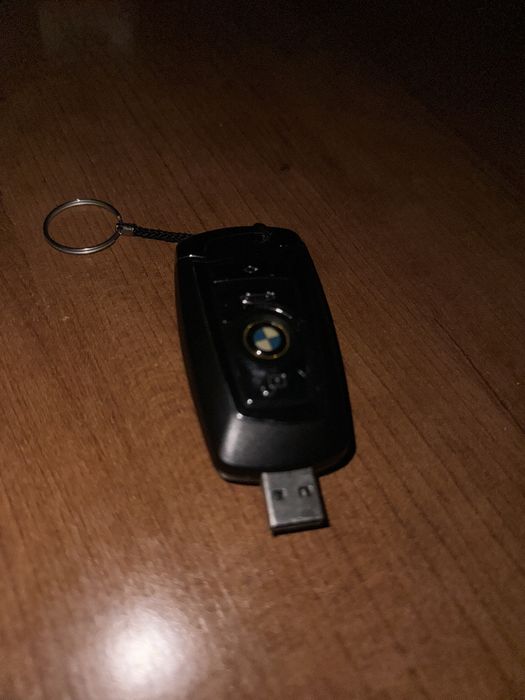 PenDrive (16GB) a imitar chave da BMW