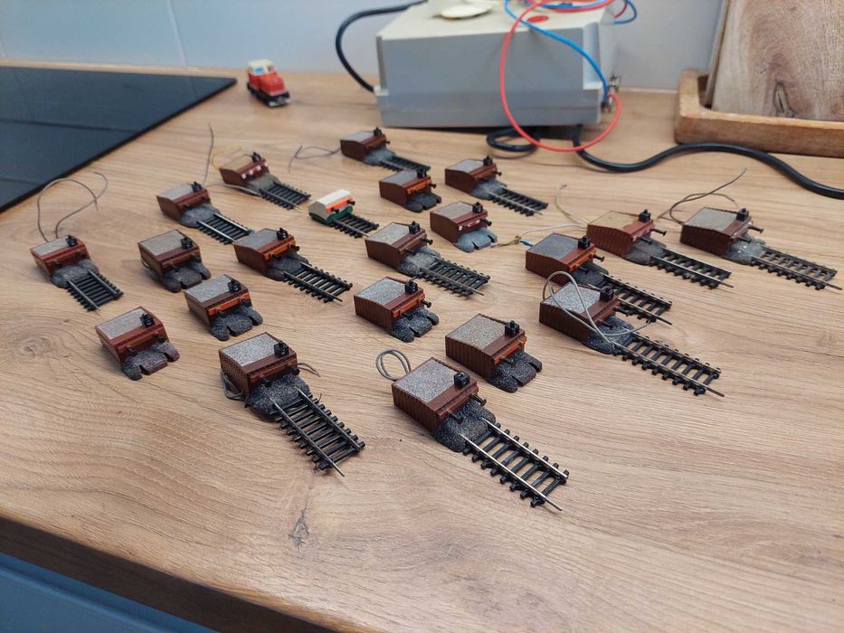 Kolejka elektryczna BTTB/Zeuke. Koziołki oporowe. Zakończenie toru.