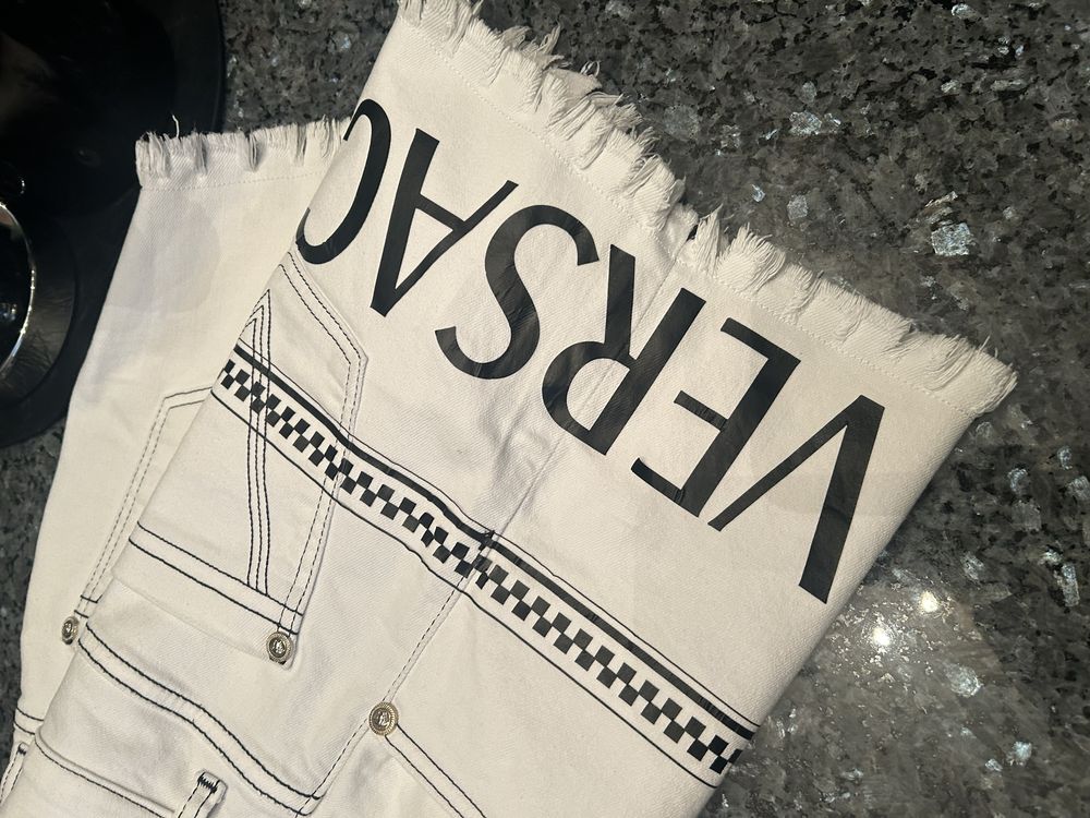 Mega spodenki jeans  Versace-super napis r.M/L