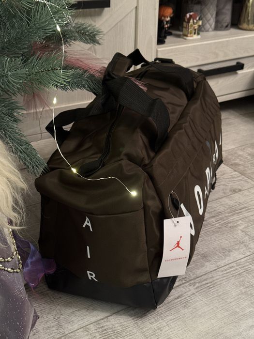 Сумка спортивна в кольорах Nike air jordan velocity duffle bag