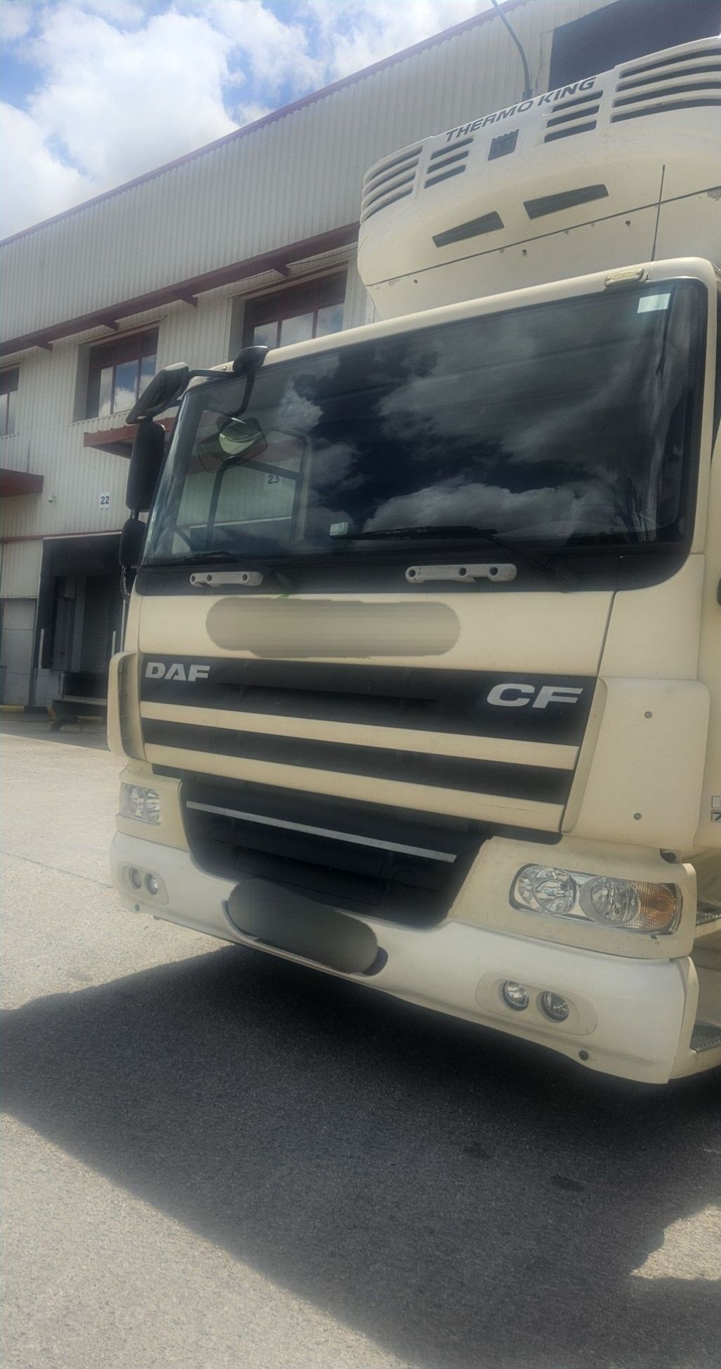 Vende-se Camião Frigorífico DAF XF 105.460 com Motor Thermo Kin