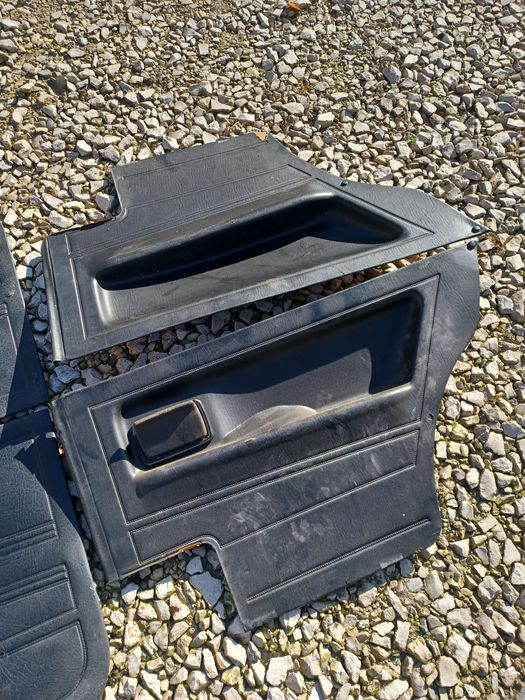 Boczki drzwiowe golf mk1 3d czarne.