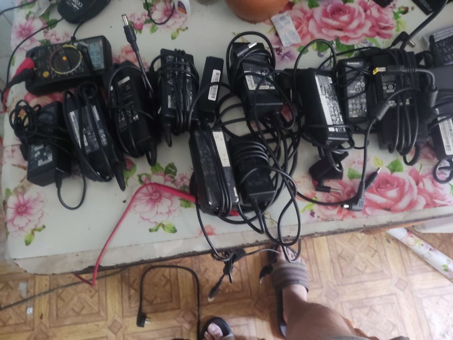 Продам зарядки к ноутбукам.асус хп .делл .леново
