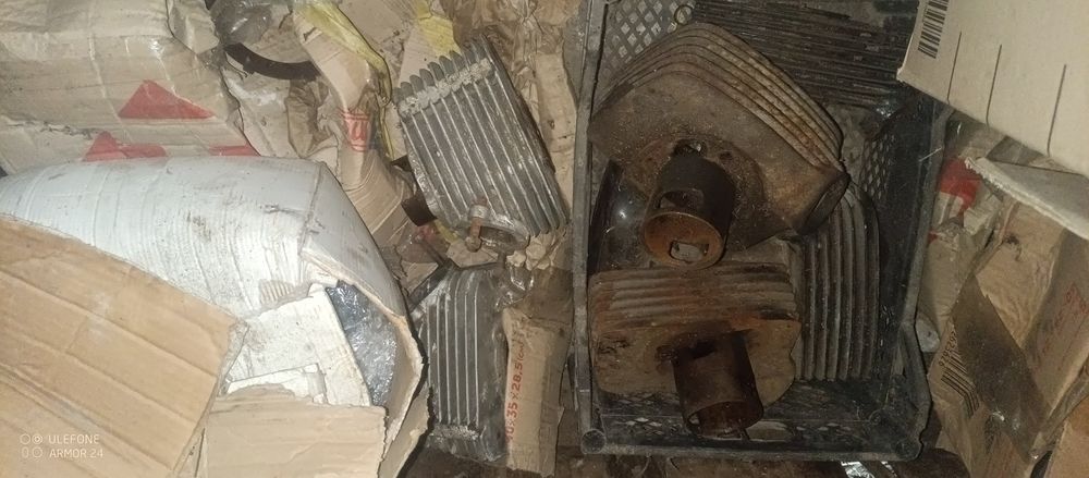 Корпус повітряного фільтра пластик  карбюратор двигуна ява шрот