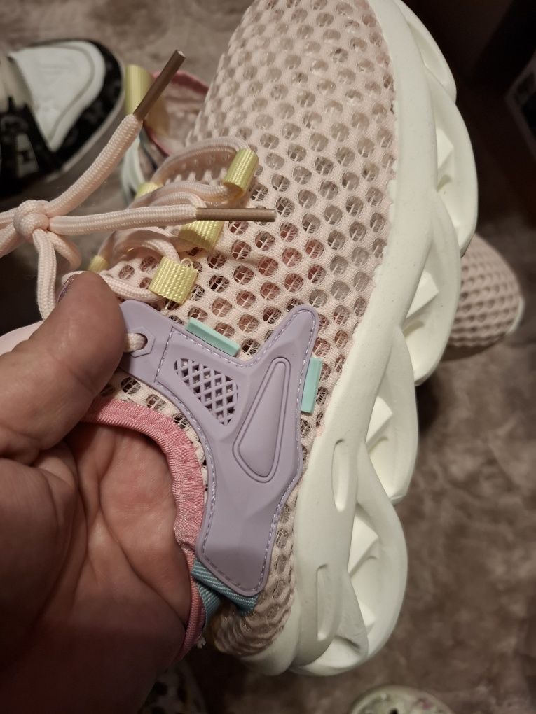 Przewiewne buty sportowe na lato rozm 37
