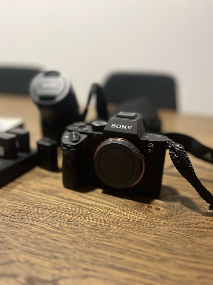 Sony a7II + 4 Baterias + Lente Samyang 50mm f/1.4