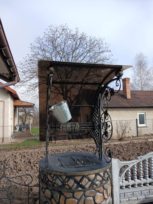 Дашок. Верх на криницю. Кований верх на криницю