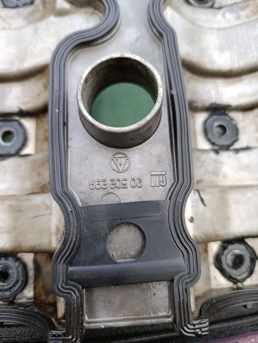 Клапані кришки Омега б 2.5, 3.0 бензин. Кришки розпредвалу омега б 2.5