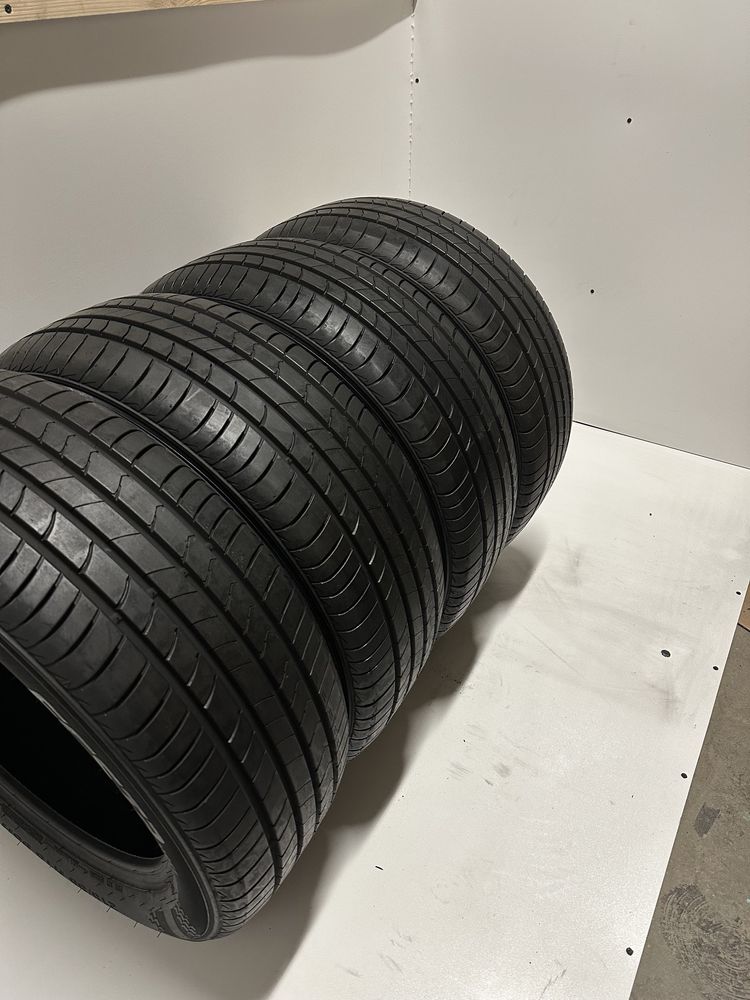 Kumho Ecsta HS51 215/55 R18