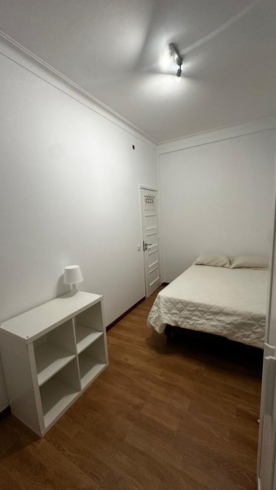 Quarto de casal disponivel para arrendamento .
