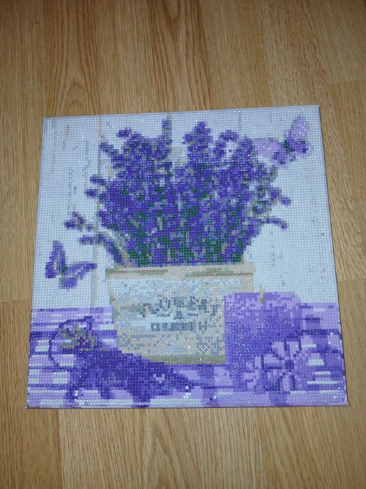 Алмазна мозаїка “Лаванда та метелики” – готова картина