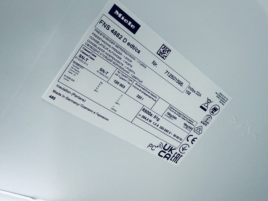 Морозильна камера Miele FNS 4882 D