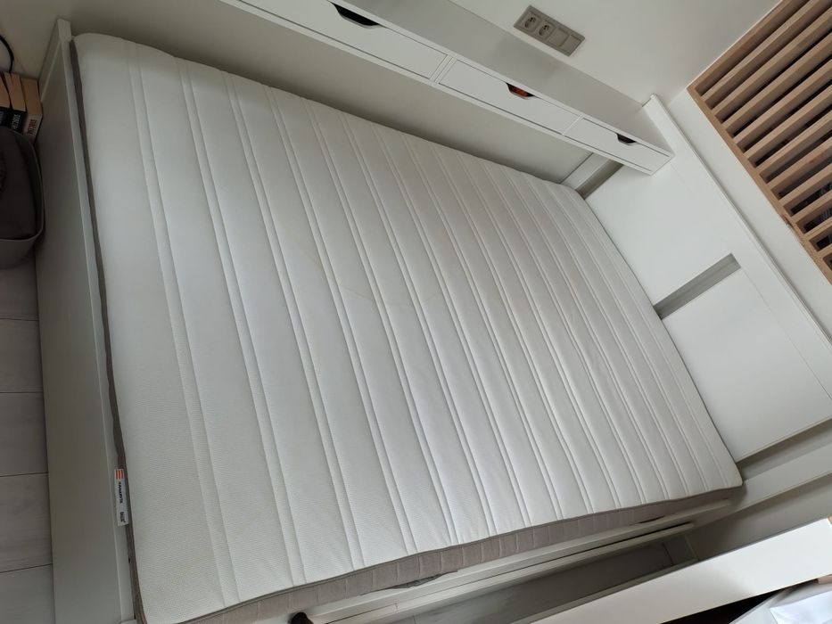 Łóżko Ikea Songesand 140x200 z materacem, ochraniaczem i stelażem
