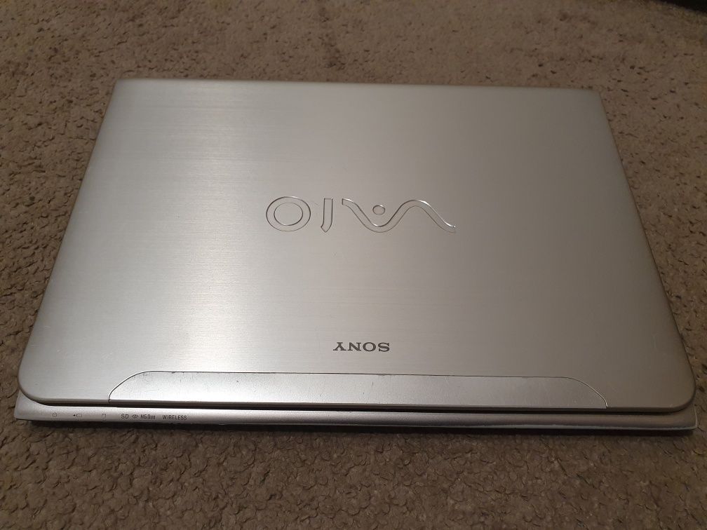 Laptop SONY VAIO SVE14AE12M 8GB RAM nie podświetla matrycy