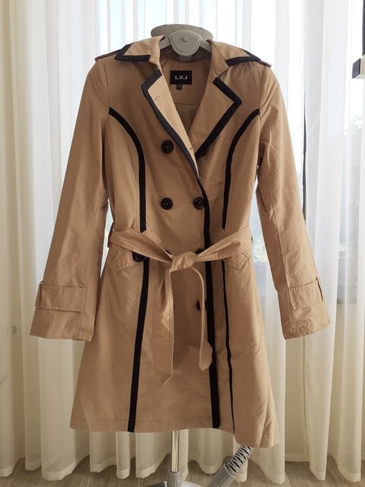 Продам тренч бежевый