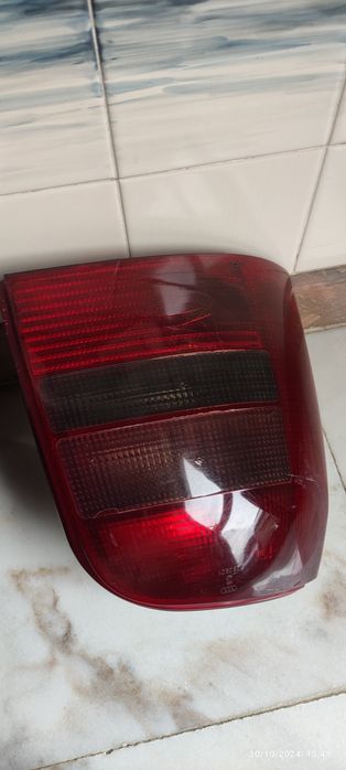 Quadrante Audi A4 B5, tudo a funcionar e dois farolins traseiros