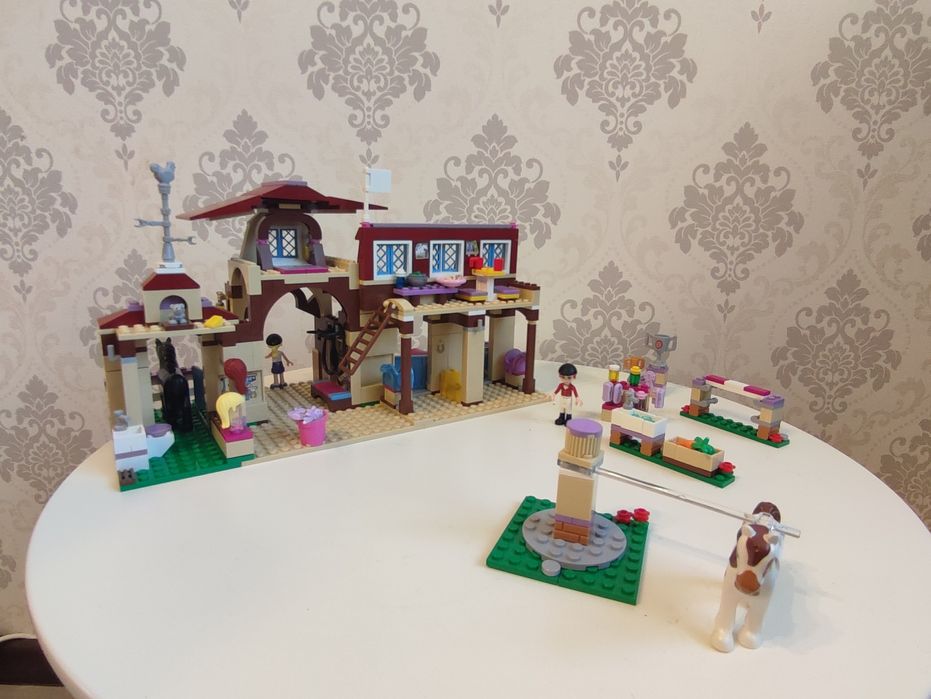 Лего френдс Трейлер для коней 41125 Клуб верхової їзди 41126