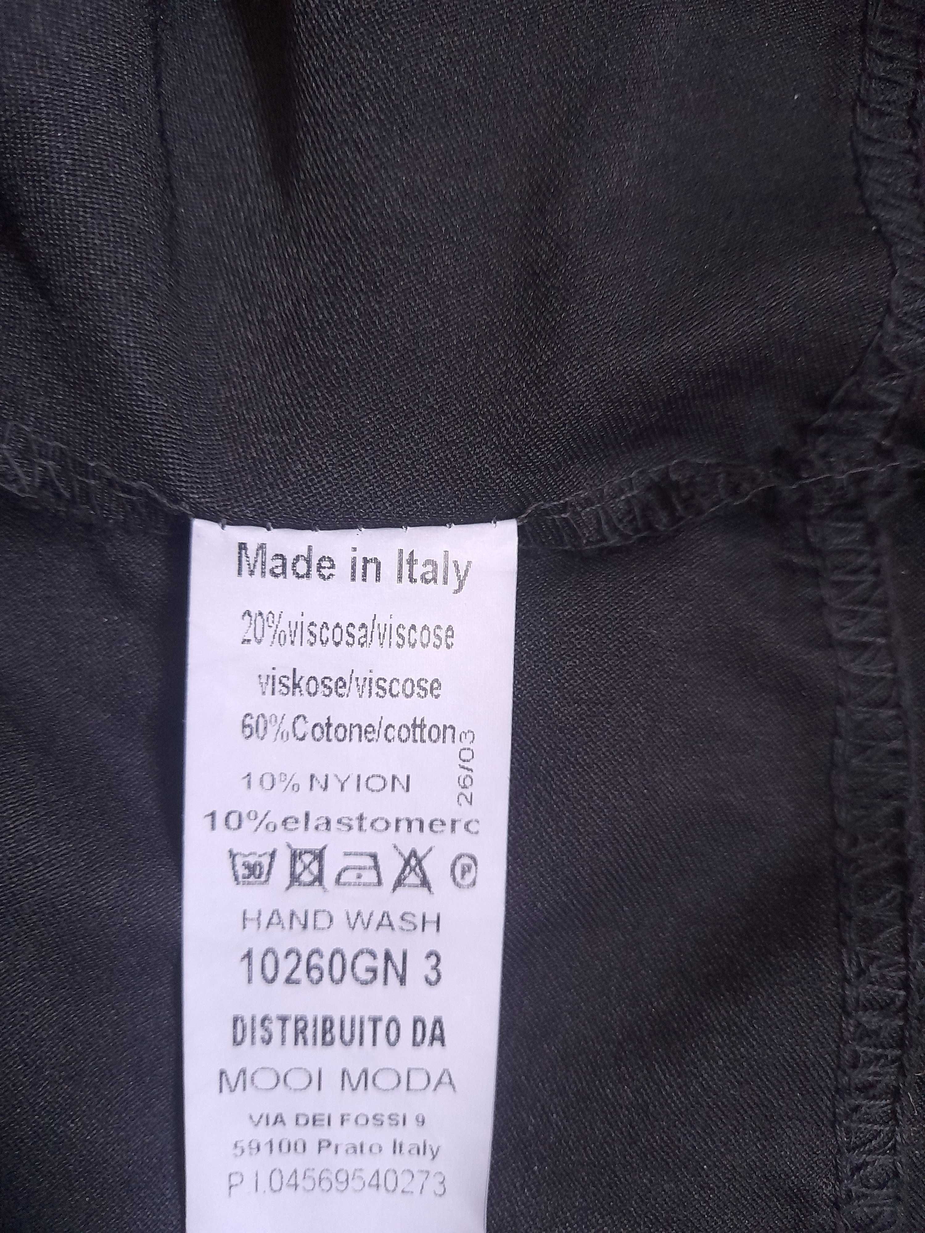 Spódnica czarna.