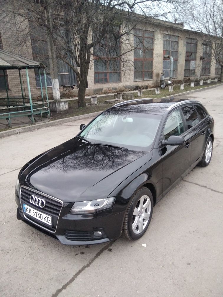 Ауді А4 b8 2.0 TDI,мех.2011