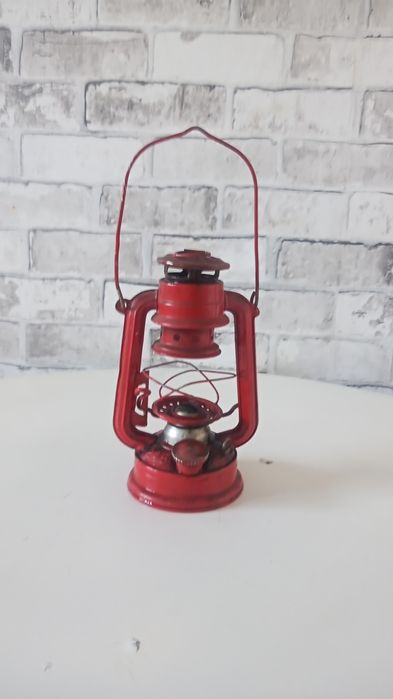 Lampa naftowa czerwona