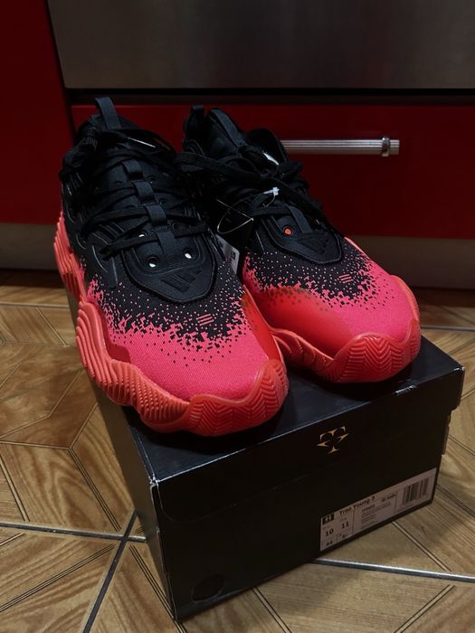 Баскетбольні кросівки Adidas Trae Young 3