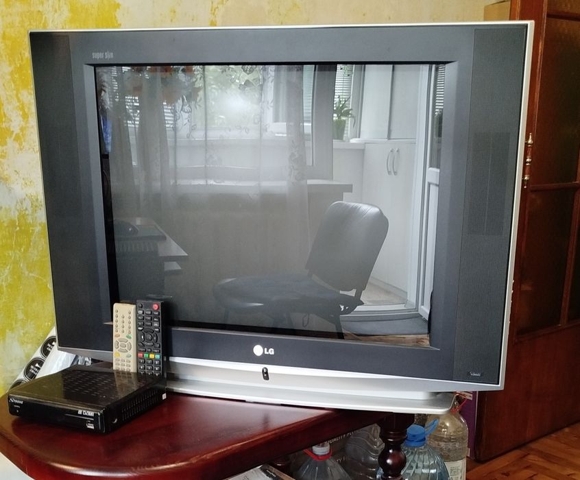 Продам телевизор LG с тюнером.