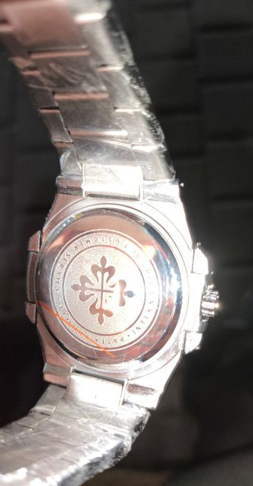 Годинник Tissot PRX, Patek Phillippe Nautilus.