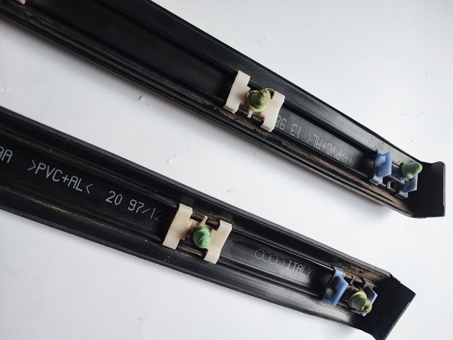 Listwa dolna błotnika Audi A3 8l wersja 3 drzwi spinki listwa boczna