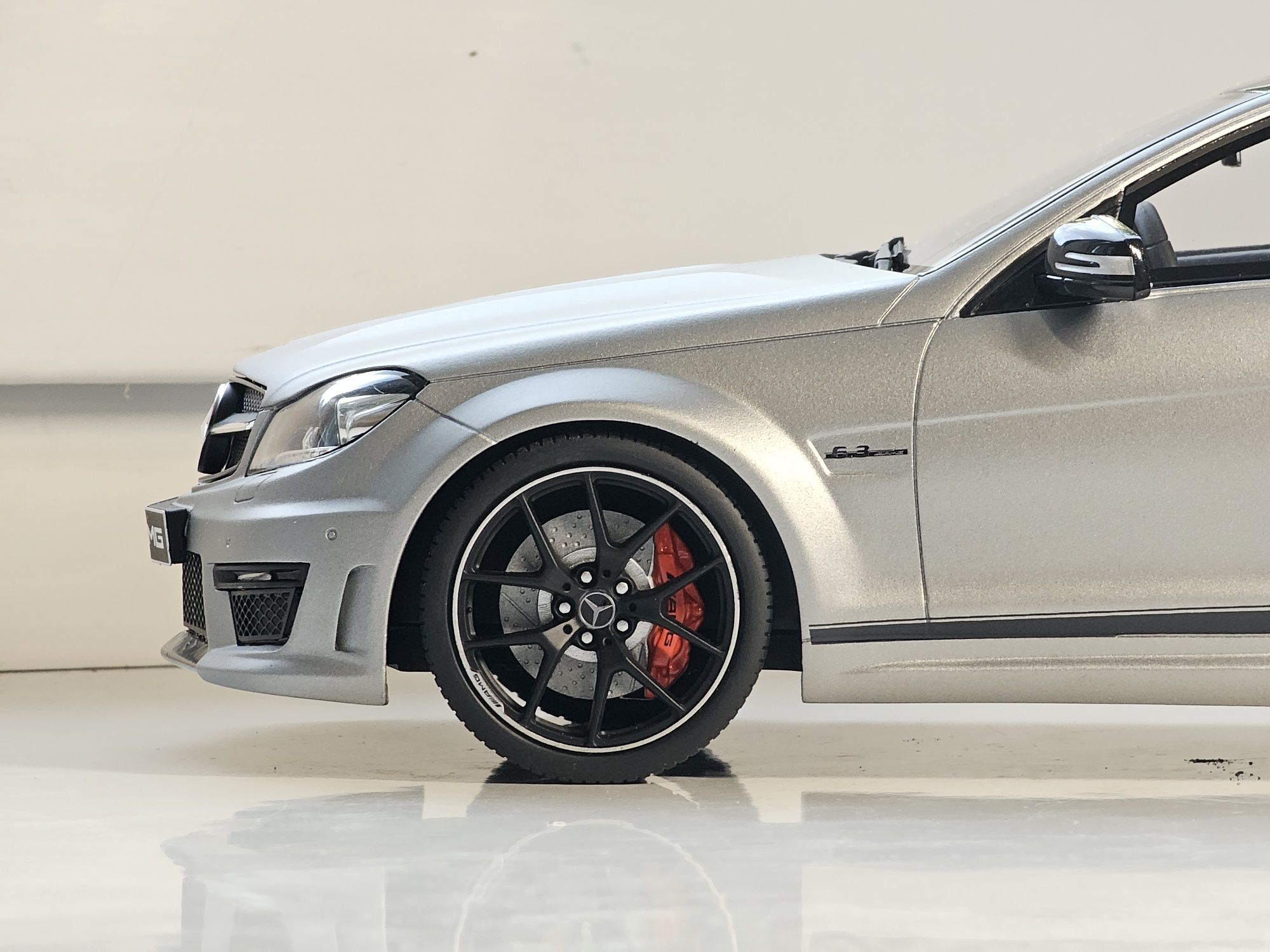 Mercedes-Benz C63 AMG 507 Edition GT SPIRIT 1:18
