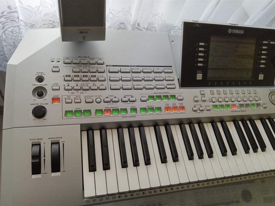 Yamaha Tyros 2 plus nagłośnienie