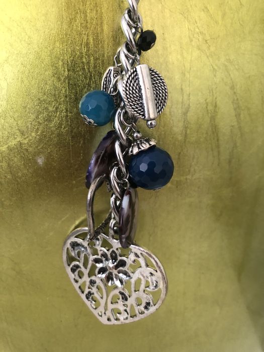 Colar comprido prateado e azul