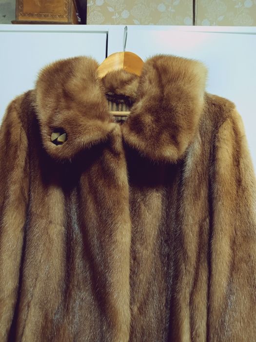 Eleganckie futerko z norek w kolorze biszkoptowych R 42-44