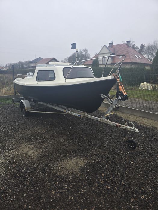 Łódź łódka kabinowa wędkarska przyczepa