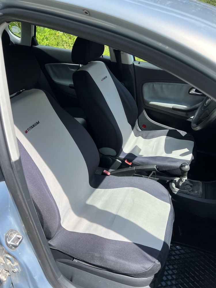 Seat cordoba.