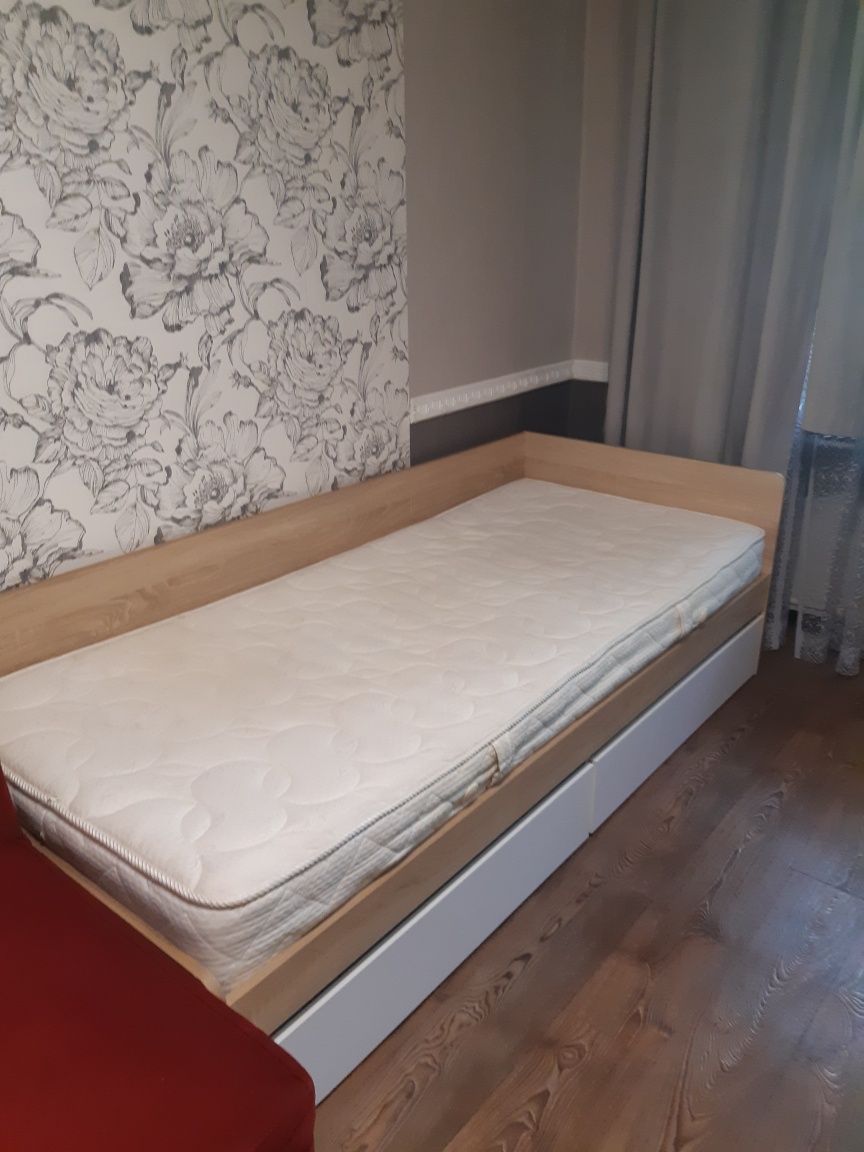 Продам кровать 80 на 190