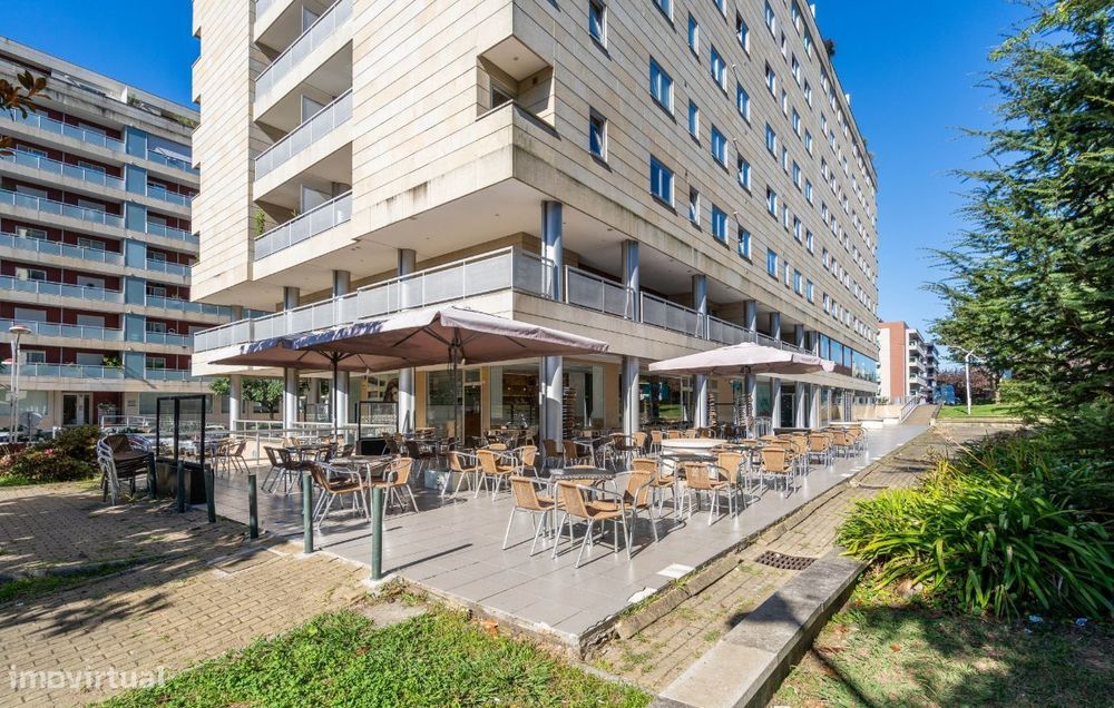 Café com Esplanada e Classificação de 4.6 no Google Reviews