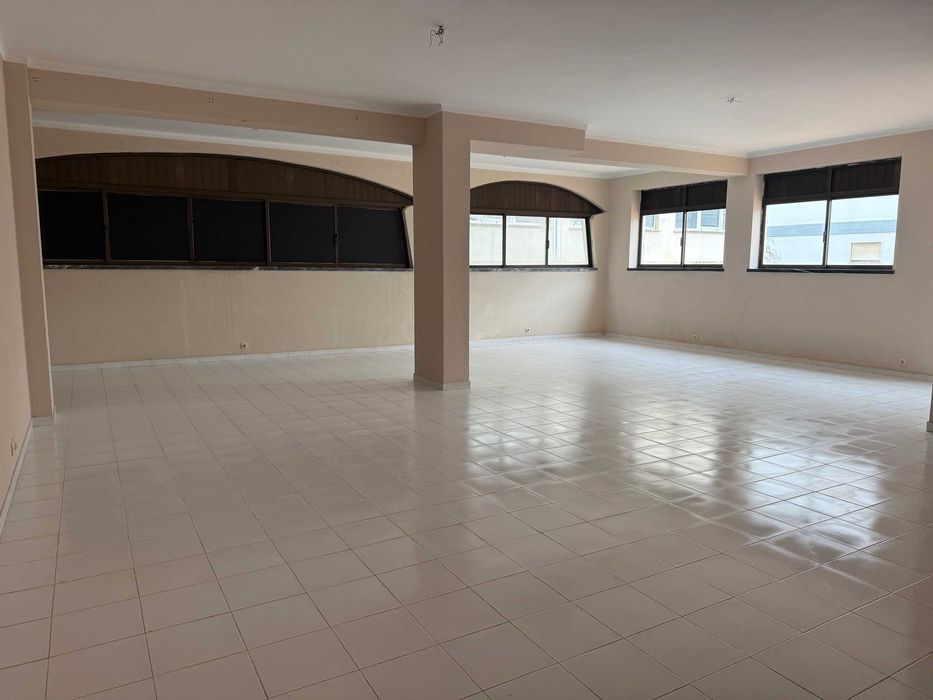 Loja Comercial de 97m2 à venda com Terraço de 103m2