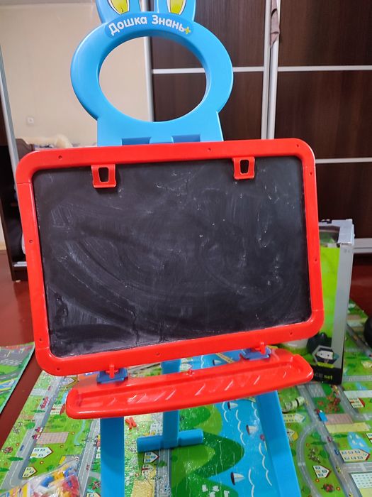 Дошка знань, магнітна дошка з цифрами  та буквами