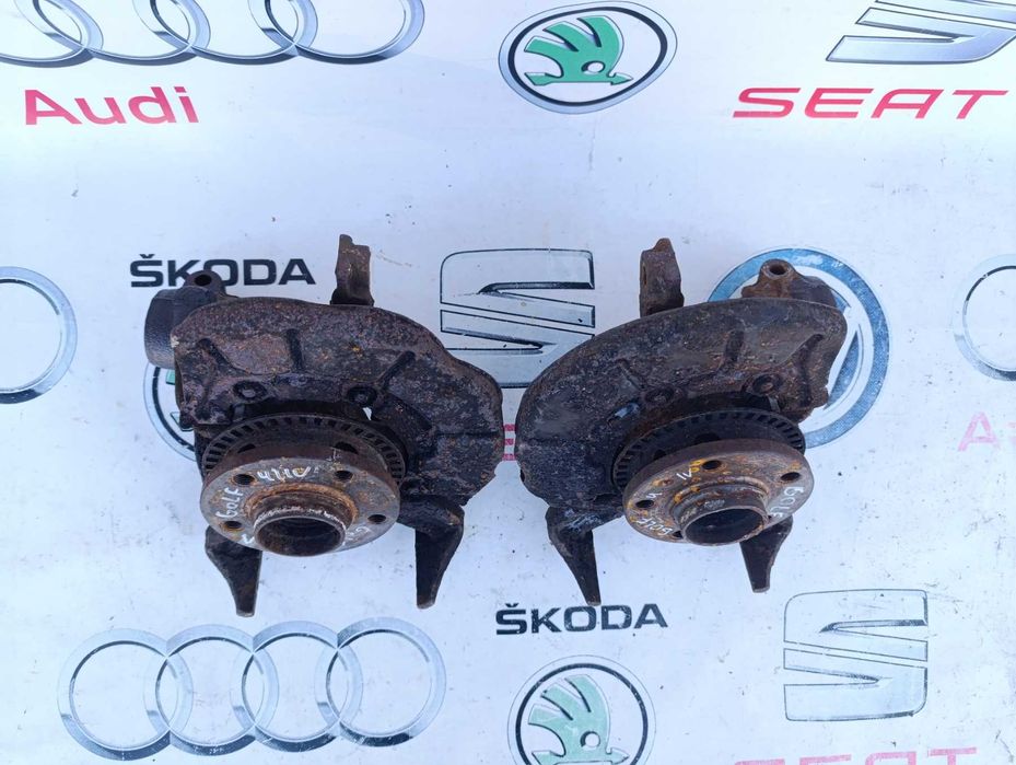 Цапфа поворотний кулак ступиця Golf 4 Bora Octavia Tour Гольф 4 Бора