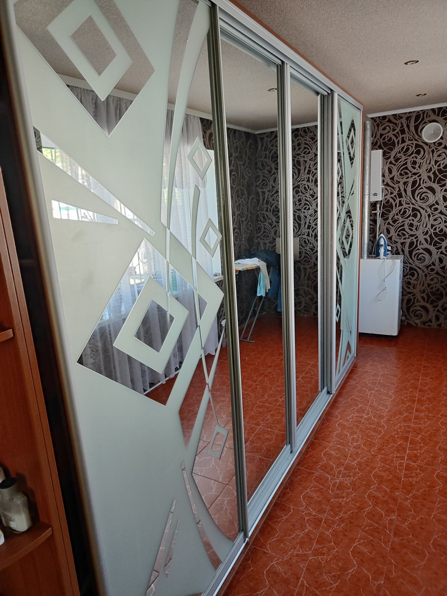 Продам подвір'я з двома будівлями або обмін на квартиру.
