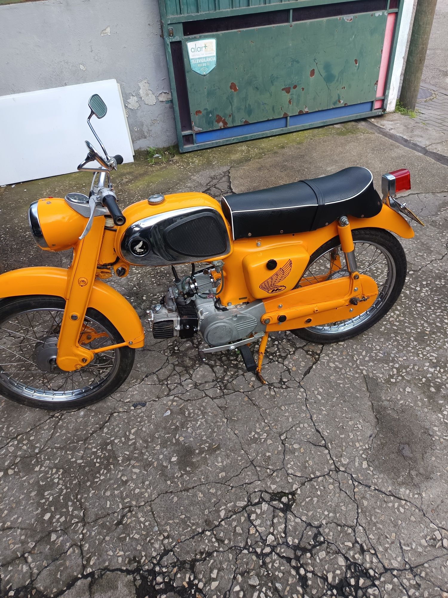 Vendo Honda modelo c 110 50 cc
