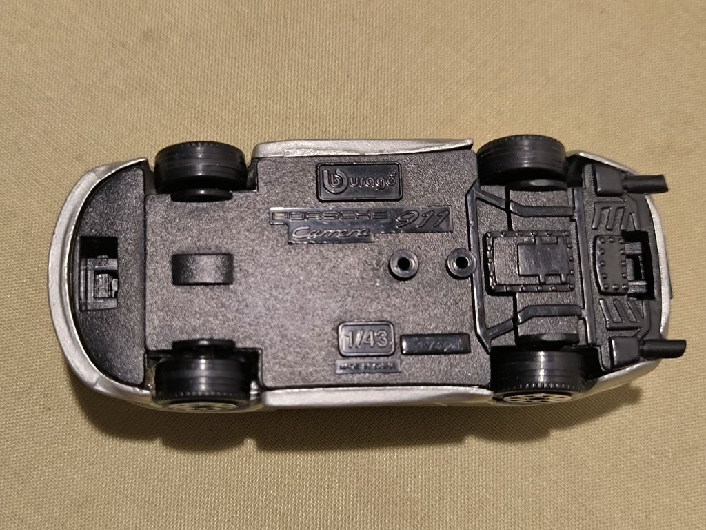 Porsche Carrera 911 - 1:43 Burago