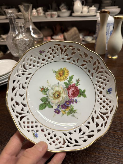 Ażurowa porcelanowa miska wzór kwiatowy dekoracja retro 1915